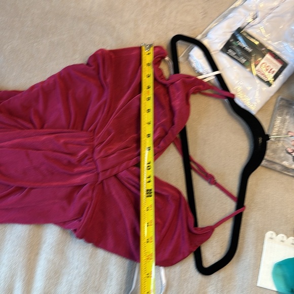 Elegant Red Sleeveless Dress - Picture 13 of 13